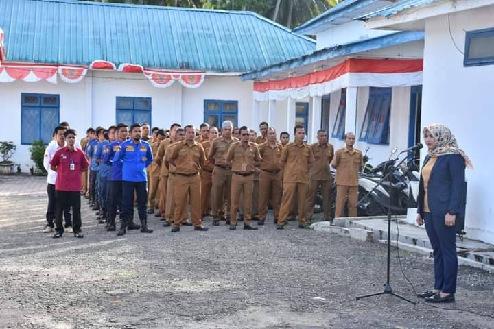 Wabup Atika Azmi Utammi Nasution Pimpin Apel di Kantor Kecamatan Kotanopan