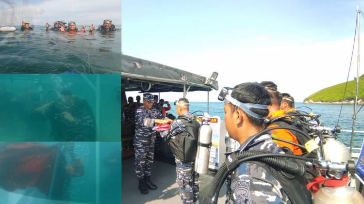 TNI AL Lanal TBA Kibarkan Bendera Bawah Laut