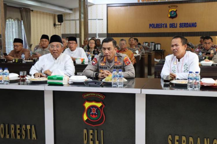 Kapolresta Deli Serdang bersama Ulama serta Tokoh Agama Kab.Deli Serdang Ikuti Zoom Meeting Acara Kirab Merah Putih