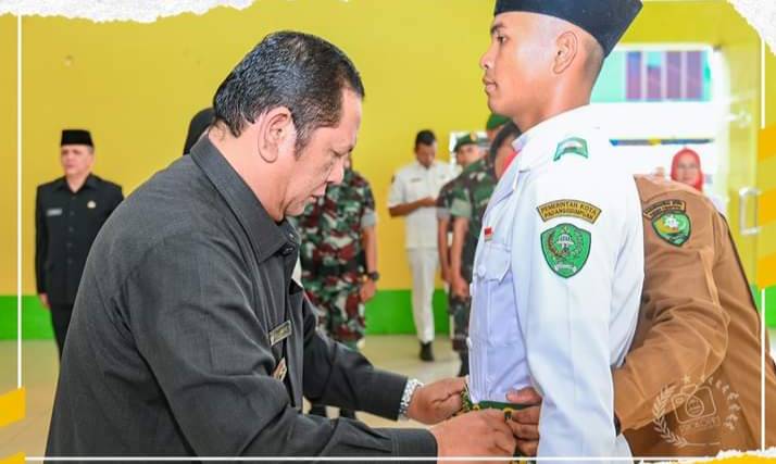 WalikotaPadang Sidimpuan Kukuhkan Pasukan  Paskibra HUT RI ke 77