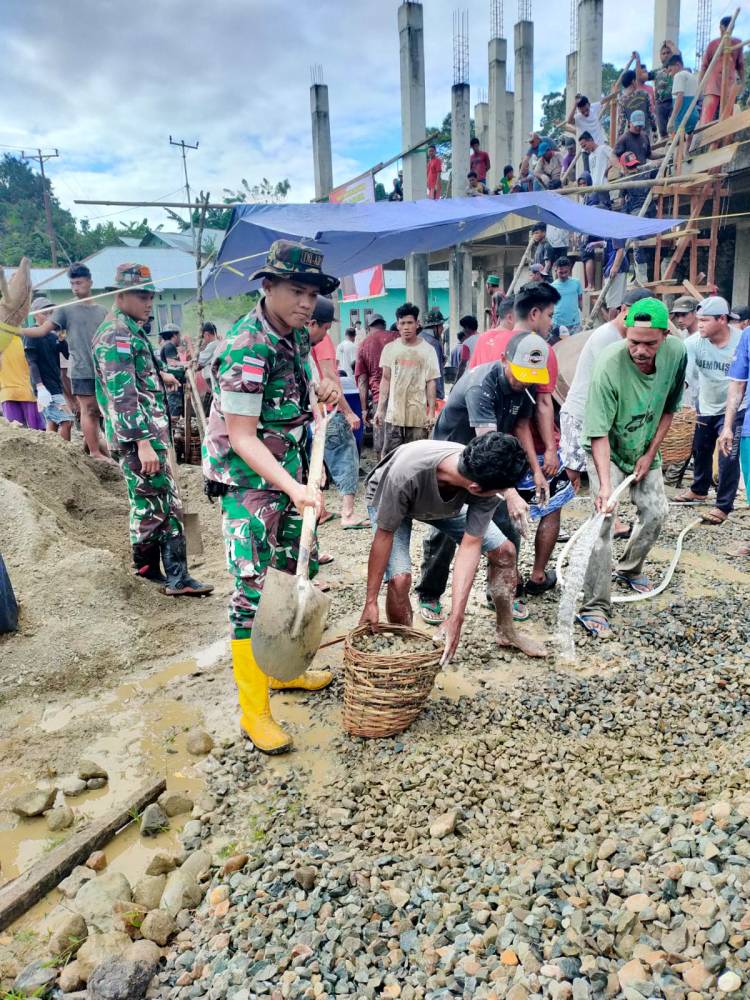 Pelaksanaan Kerja Bakti Merenovasi Masjid Bersama Warga Dusun Mamua