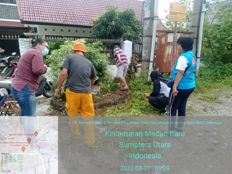 Terciptanya Lingkungan Bersih, Bhabinkamtimas Polsek Medan Baru Gotong Royong di Kelurahan  Merdeka