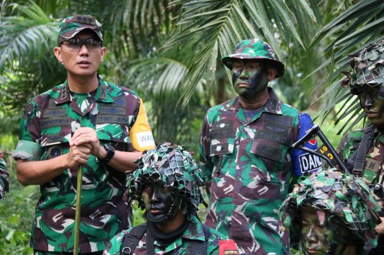 Asops Kasdam I/BB melaksanakan Aswaslat Lattis Kompi Yonif Raider 100/PS.