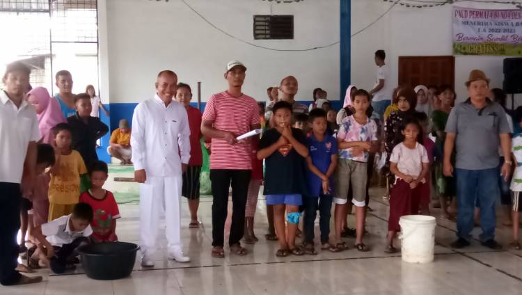 Ratusan Warga "Tumpah" Di Halaman Kantor Desa Hulu