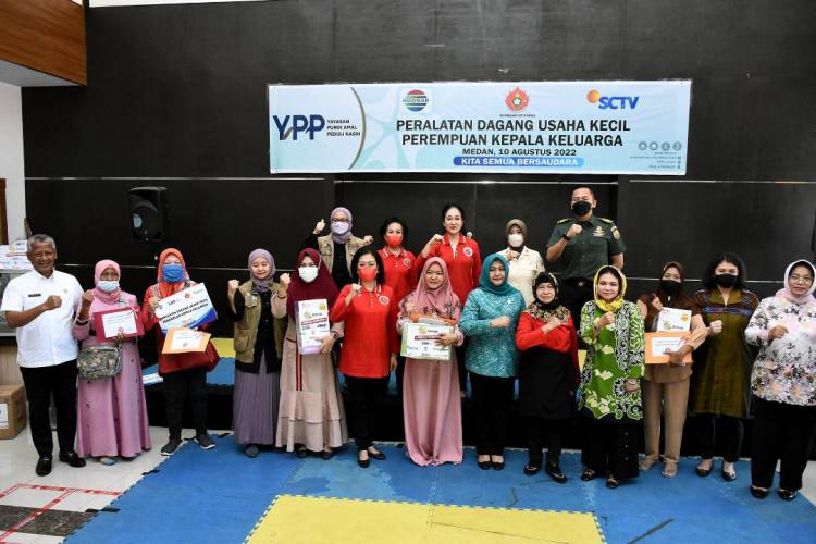 Nawal Lubis Bersama KB WCP Sumut Serahkan Bantuan