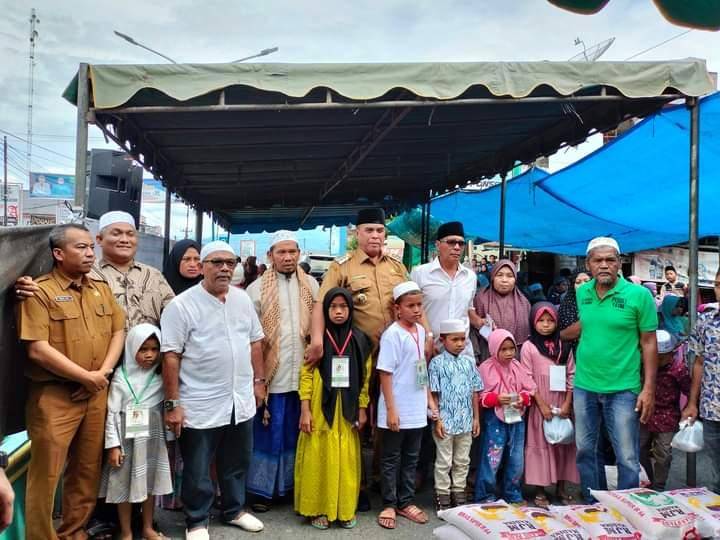 Bupati Madina Santuni Anak Yatim Al Barokah