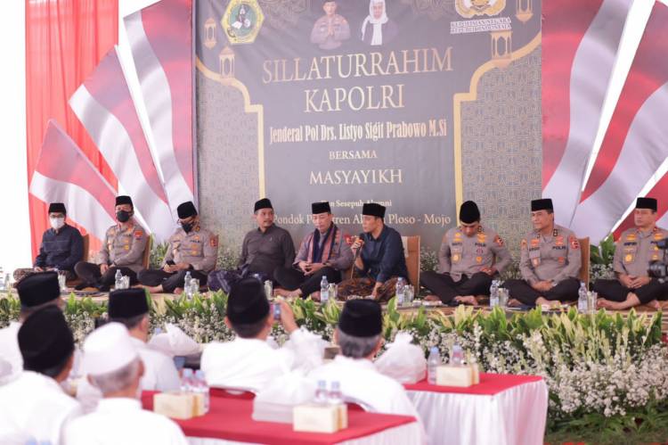 Kapolri Silaturahmi dengan Masyayikh dan Sesepuh Ponpes Al Falah Ploso Kediri