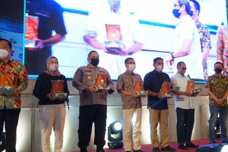 Polda Jatim Terima Penghargaan Dari Badan Penyelenggara Jaminan Sosial (BPJS) Kesehatan