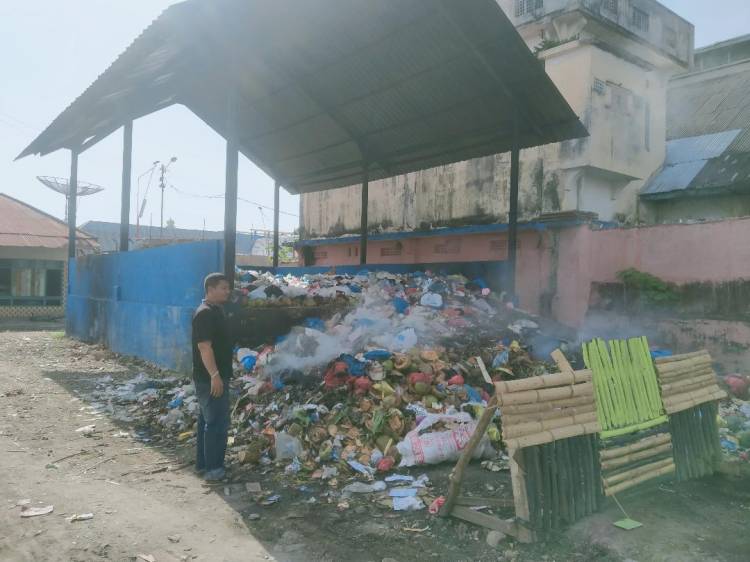 Bau Busuk Menyengat, Tempat Pembuagan Sampah di Eks Pasar Baru Rantauprapat Perlu Dikaji Ulang