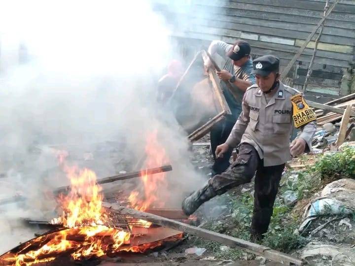 Forkopicam Belawan Bakar Pondok Maksiat