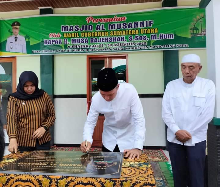 Wabup Madina Dampingi Wagubsu Resmikan Masjid Al Musannif di Desa Sikara-Kara III