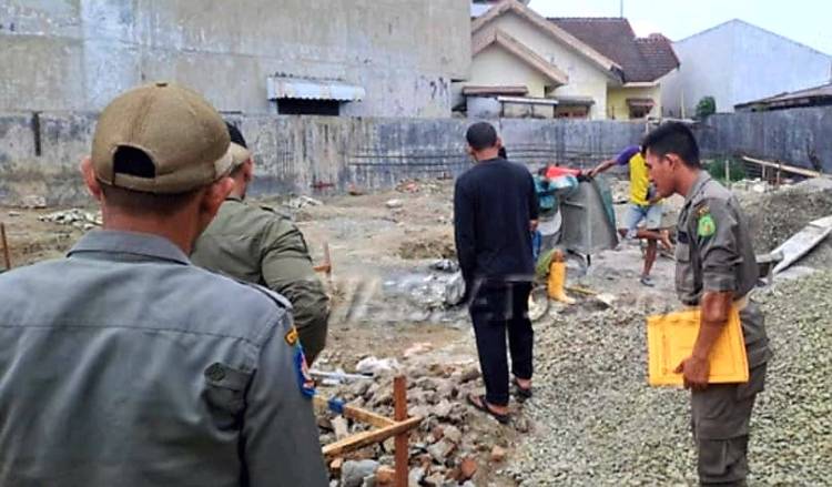 Resah Bangunan Diduga Tanpa SIMB, Membuat Bising Dan Debu Berserakan Kerumah Warga
