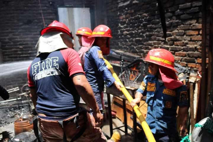 Kebakaran di Jalan Tangki Bawah Pematang Siantar, Robert Samosir; Turunkan 30 Personil dan 4 Unit Mobil Damkar