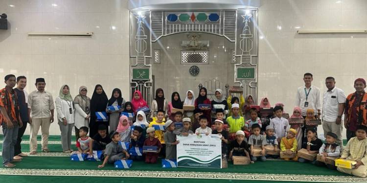 FKRM Se Prumnas Mandala Berkolaborasi Bersama Pegadaian Syariah AR Hakim Bagikan Sepatu Sekolah