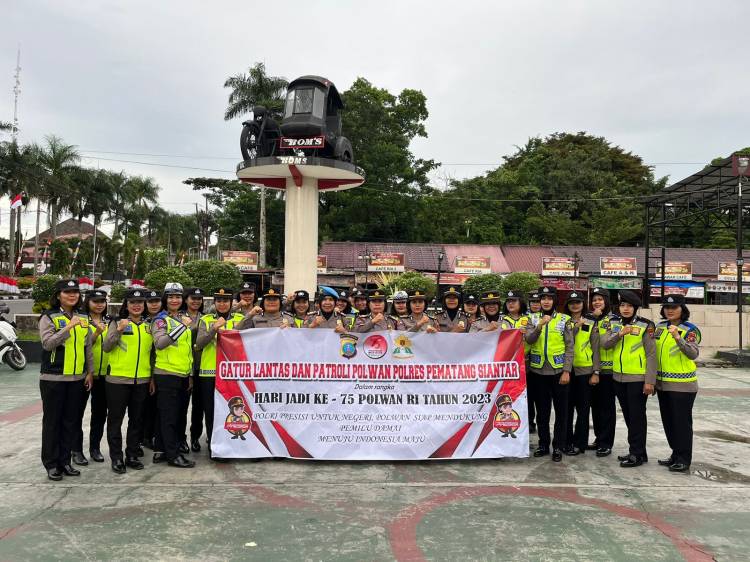 Srikandi Polres Siantar Urai Kemacetan dan Berbagi Kasih kepada Masayarakat Kurang Mampu