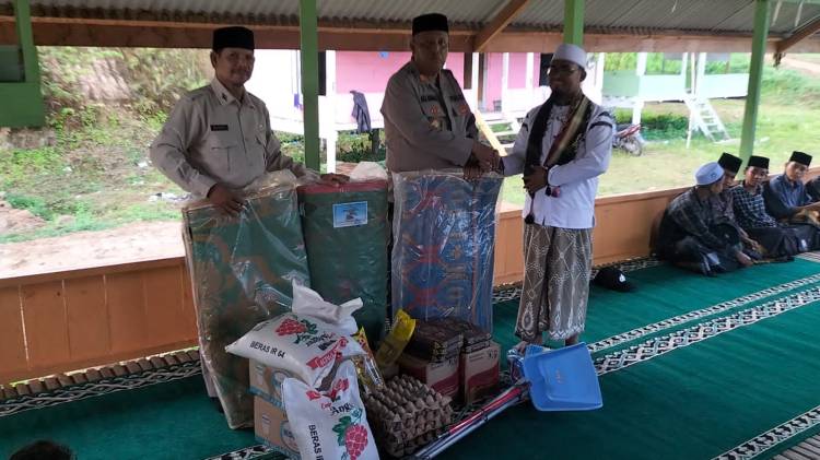 Saweu Dayah, Kapolsek Muara Batu Sampaikan Pesan Kamtibmas dan Serahkan Bantuan
