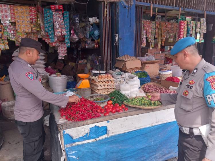 Turun ke Pasar Keude Bayu, Polisi Pantau Persediaan Sejumlah Barang Sembako