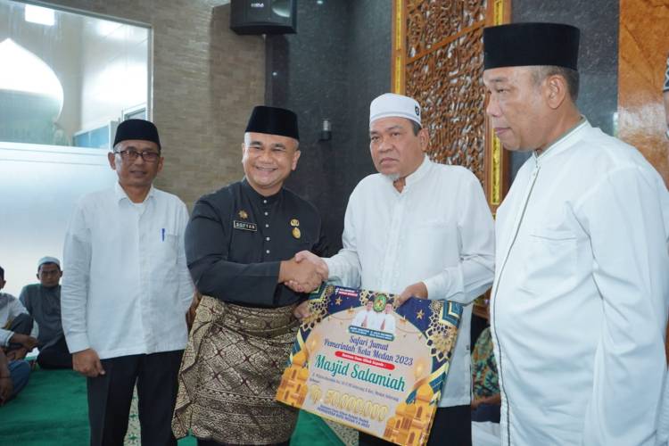 Bobby Nasution Beri Bantuan ke Mesjid Salamiyah, BKM: Sangat Bermanfaat untuk Perluasan