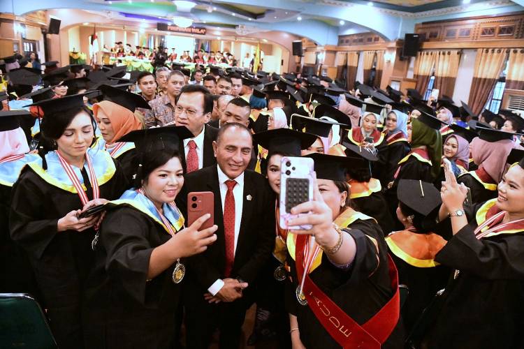 Gubernur Edy Rahmayadi Motivasi Para Wisudawan Institut Kesehatan Medistra