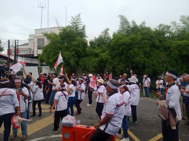 Massa Aksi Minta Penyebar Berita Bohong Ditangkap