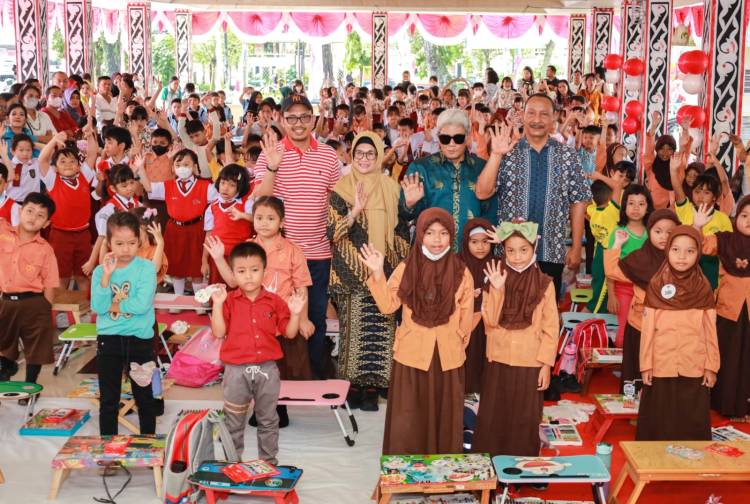 Semarak HUT Kemerdekaan RI ke-78, Walikota dan Ketua Dekrnasda Siantar Sapa Anak-anak Lomba Mewarnai