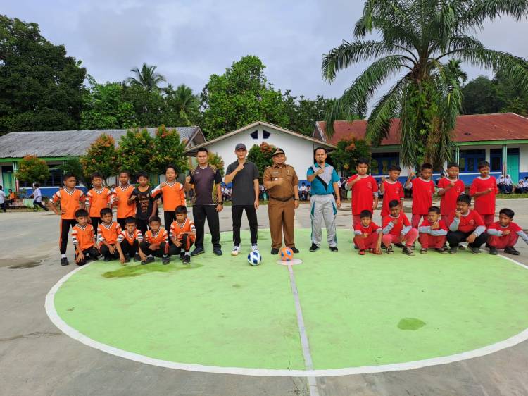 Camat Siabu Buka Pertandingan Futsal Antar Sekolah
