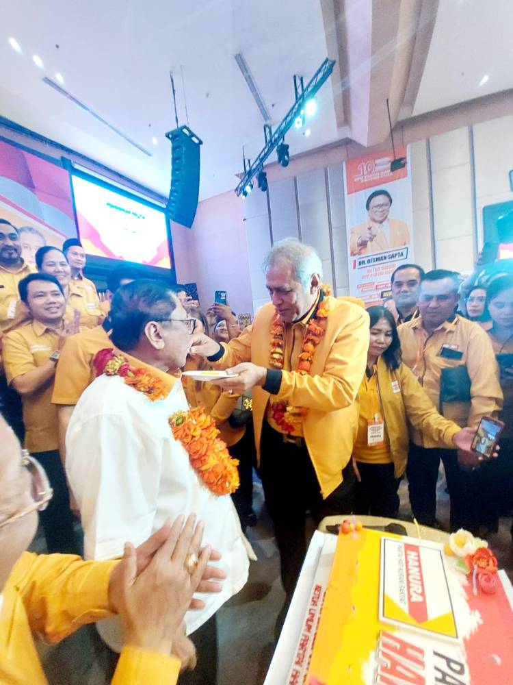 Ketum Partai Hanura Oesman Sapta Odang Bahagia Diberi Kejutan Ulang Tahun le 73, OSO: Hanura Harus Bisa Menangi Pemilu 2024
