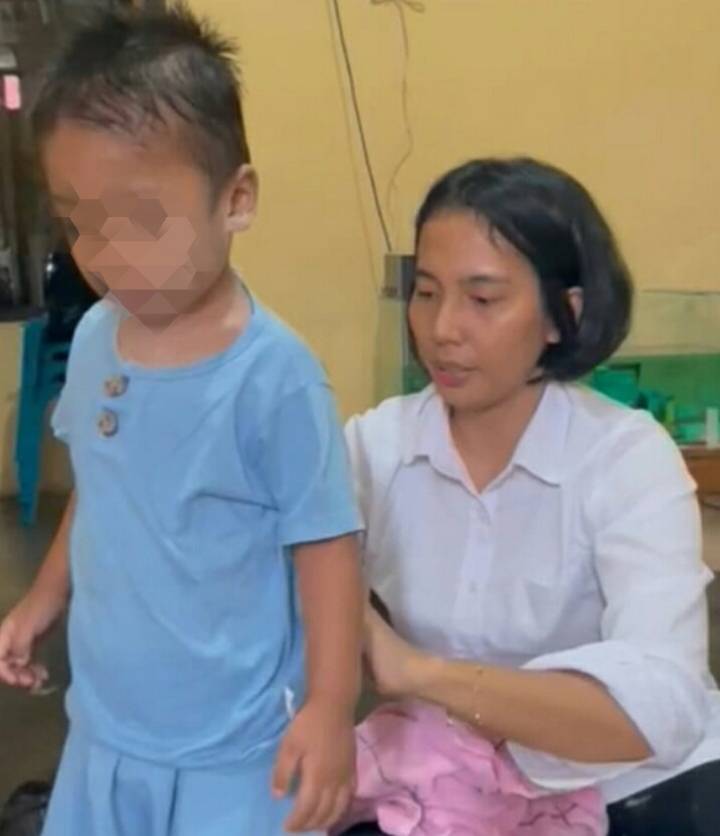 Polwan Polres Labuhanbatu Kembalikan Anak Terpisah Dari keluarganya
