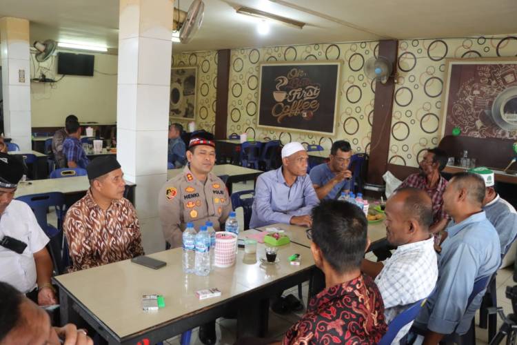 Jum'at Curhat, Kapolres Lhokseumawe dengarkan Curhat Warga di Warkop Adek Kopi