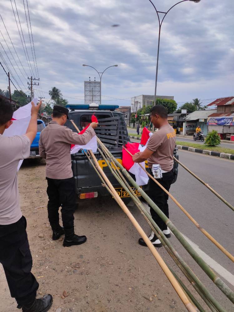 Kapolsek Muara Dua Imbau Masyarakat Kibarkan Bendera Merah Putih