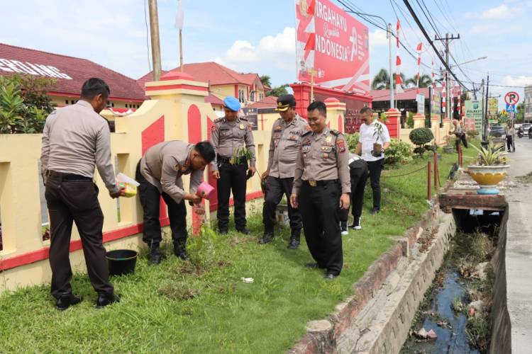 Polresta Deli Serdang rayakan Hut RI Ke 78, dengan giat Penanaman Pohon