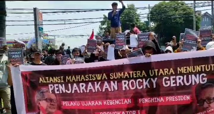 Massa Minta Rocky Gerung Ditangkap