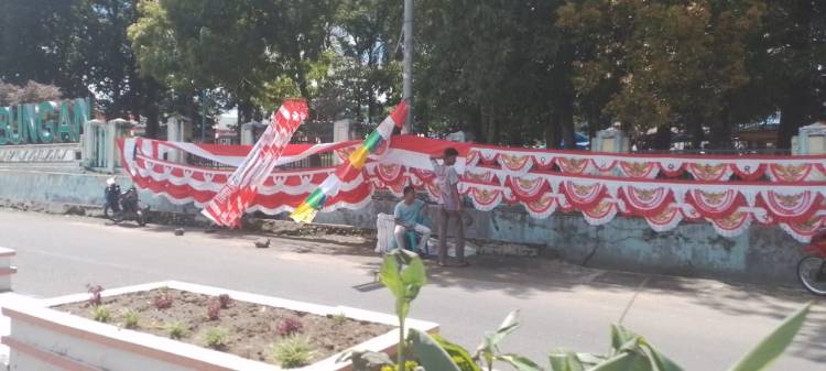 Penjual Bendera Merah Putih Menjamur Di Panyabungan Sepi Pembeli