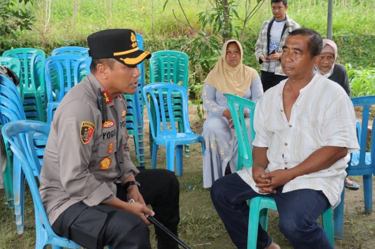 Kapolres Pematang Siantar Kunjungi Korban Banjir Yang Meninggal Dunia