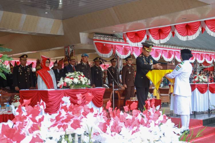 Dihadiri Walikota, Kapolres Siantar Pimpin Upacara Penurunan Bendera Merah Putih