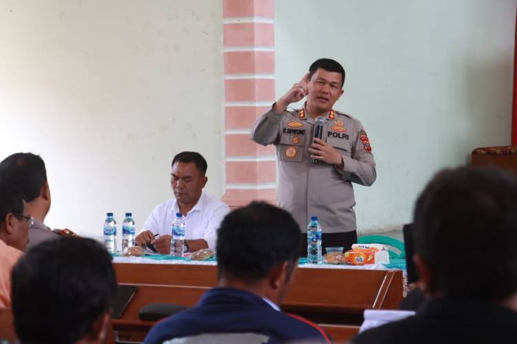 Kapolres Simalungun Sosialisasi dan Edukasi Bahaya Narkoba Masyarakat di Gereja GKPS Purba Dolog Distrik XII, Bersama Berantas Narkoba
