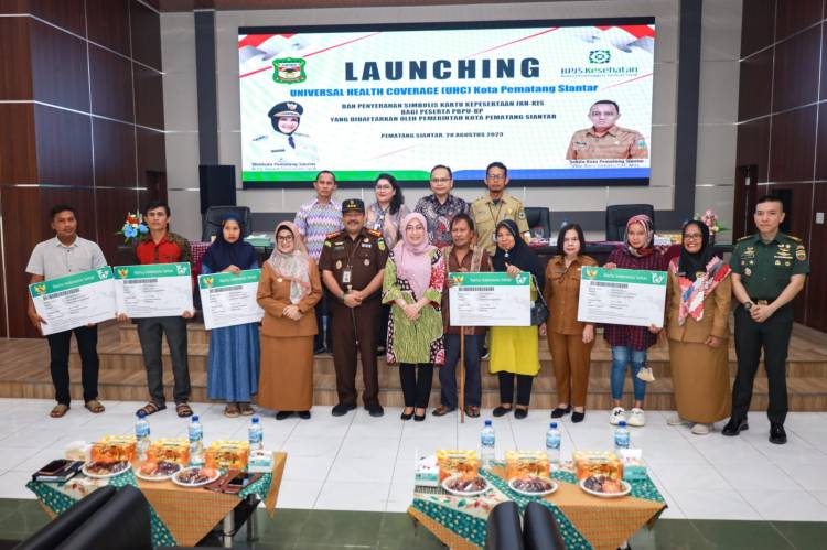 Wali Kota Launching UHC Penyerahan Simbolis Kartu JKN-KIS bagi Peserta PBPU-BP
