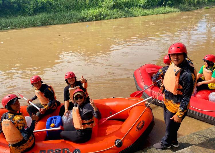 5.000 Bibit Ikan Gurami dan Nila Ditabur ke Sungai Deli