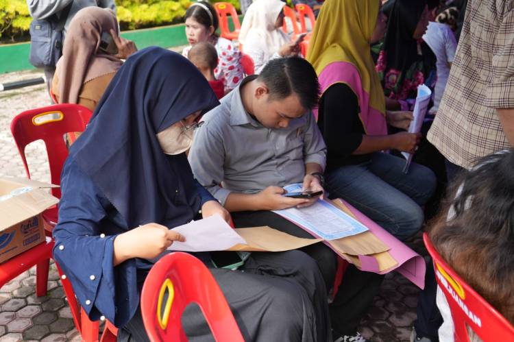 Ratusan Pencari Kerja Berebut Lowongan di Job Fair Mini Kecamatan Medan Perjuangan