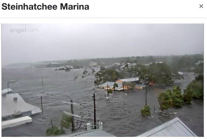 Banjir dan Gelombang Badai di Florida  Terekam Dalam Video