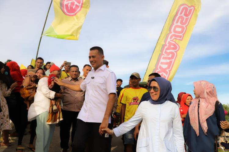Wagub Sumut Lepas Perlombaan Dayung Sampan Tradisional