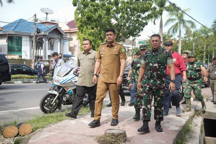 Kolaborasi Pemko Medan Kodim Gotong Royong Bersama Tata Sungai Sikambing