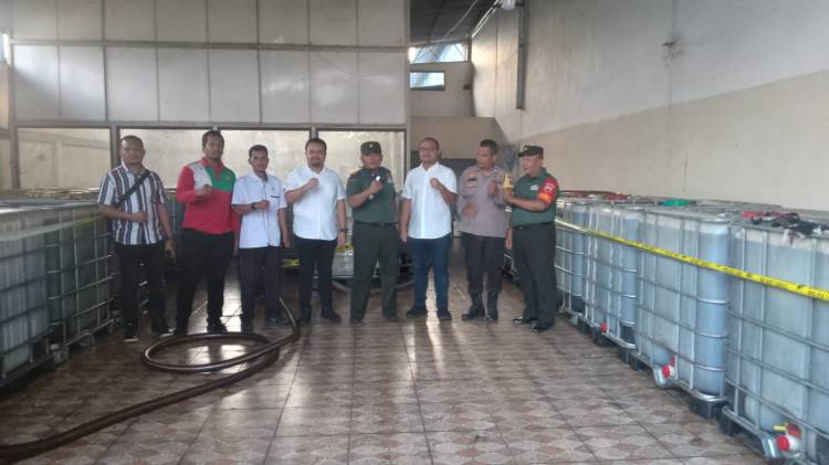 Kodim 0201/Medan Melakukan Pengrebekan Gudang diduga Penimbunan Minyak Solar Subsidi di Kec. Medan Deli
