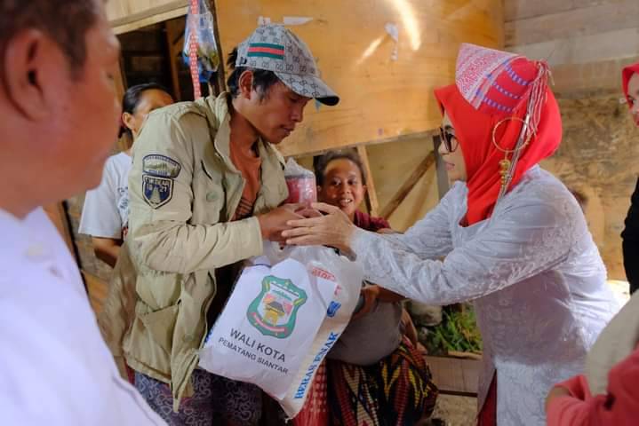 Gercep Tinjau Lokasi Longsor di Pematang Siantar, Walikota Berikan Bantuan