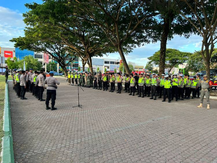 Personel Polres Lhokseumawe Lakukan Pengamanan Kunjungan UAS di Kota Lhokseumawe