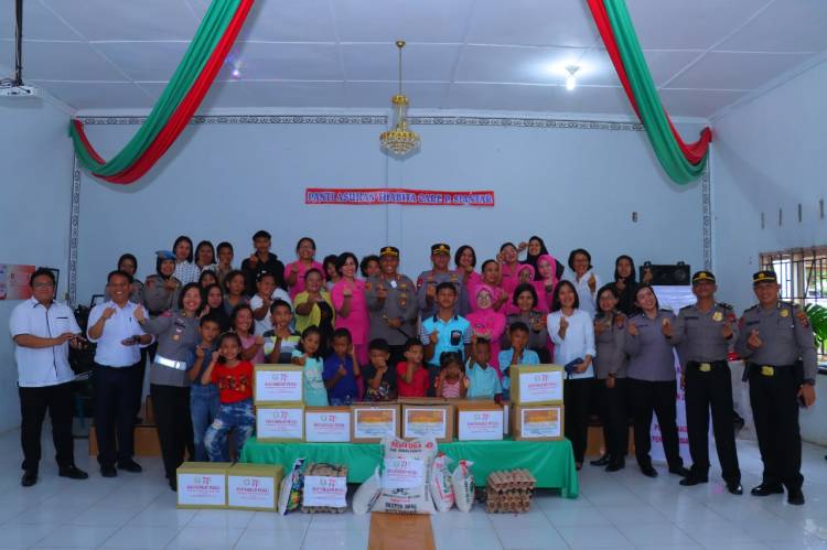 Polwan dan Bhayangkari Bagi Sembako dengan Anak Panti Asuhan di Pematang Siantar