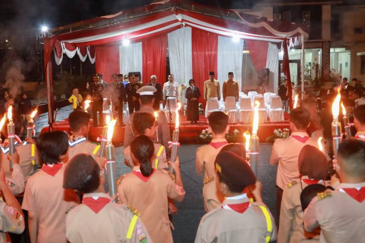 Merihkan HUT RI, Wali Kota Pematang Siantar bersama Forkopimda Lepas Pawai Obor