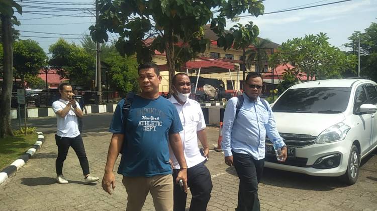 Tersangka  Dugaan Pemalsuan Surat Tanah Datangi Propam Polda Sumut