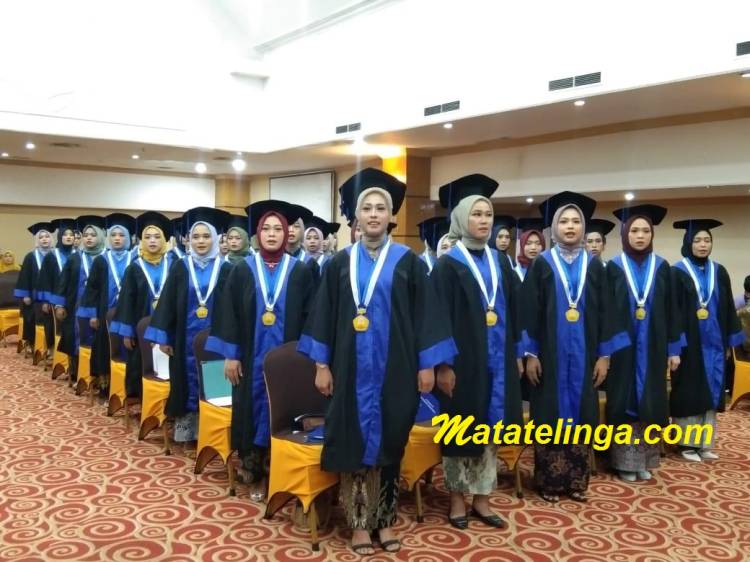 Plt Bupati Langkat: Jadilah Bidan Terhormat, Pelaksanaan Wisuda Akademi Kebidanan Langkat 2021-2022  & 2022-2023 Di Hotel Madani Medan
