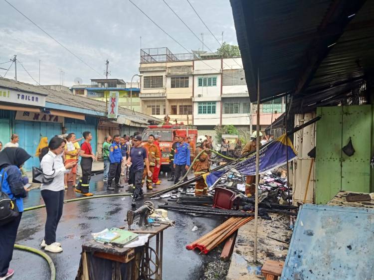 Diduga Konsleting Listrik, 13 Kios Di Pajak Mini Ludes Terbakar